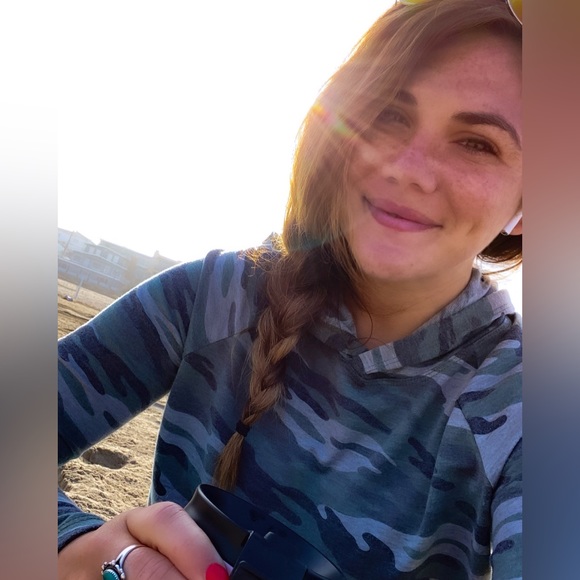 Meet your Posher, Taylor - Picture 5 of 5